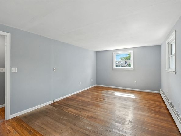20 Oakland Ave, Tewksbury MA 01876