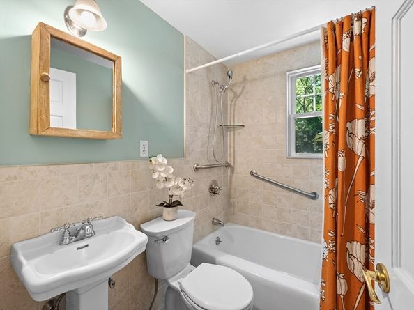 485 Central St, Holliston MA 01746