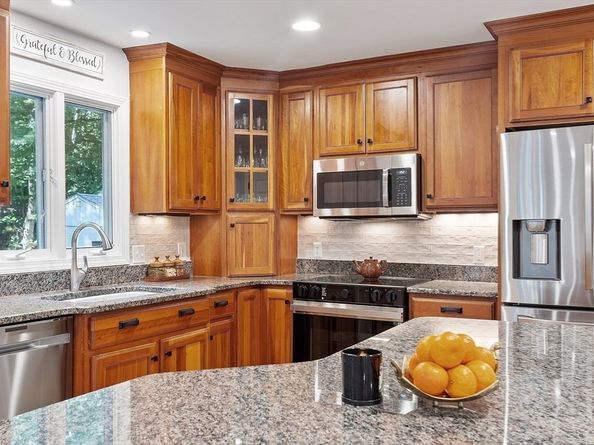 3 Thistle Hill Dr, Shrewsbury MA 01545