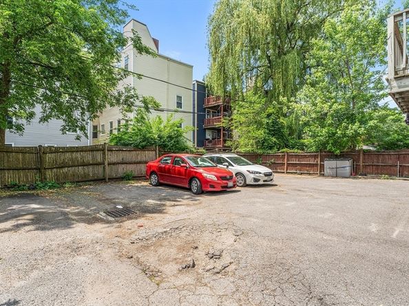 8 Howell 4, Boston MA 02125