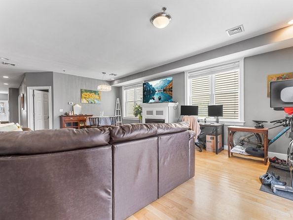 8 Howell 4, Boston MA 02125