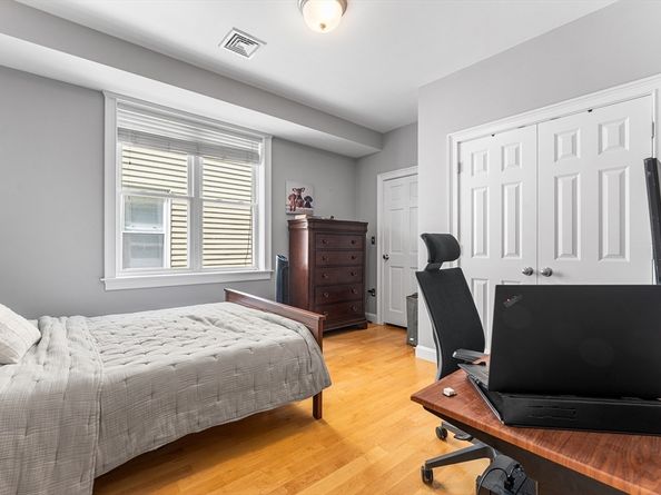 8 Howell 4, Boston MA 02125