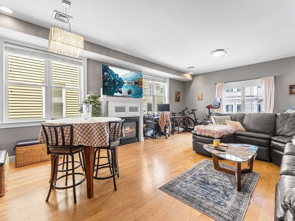 8 Howell 4, Boston MA 02125
