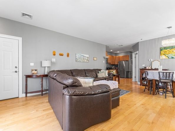8 Howell 4, Boston MA 02125