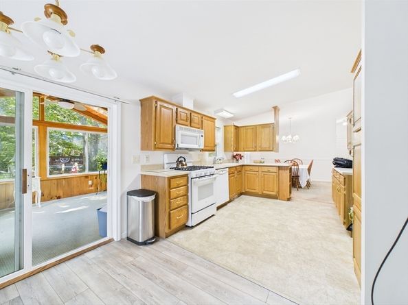 2608 Oak Point Dr, Middleboro MA 02346