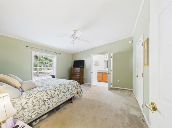 2608 Oak Point Dr, Middleboro MA 02346