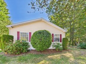 2608 Oak Point Dr, Middleboro MA 02346
