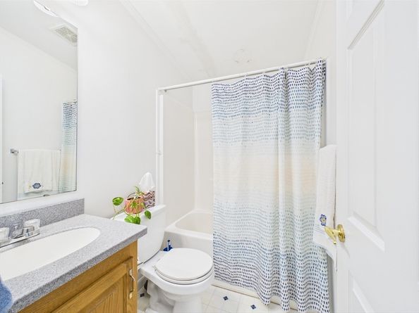 2608 Oak Point Dr, Middleboro MA 02346