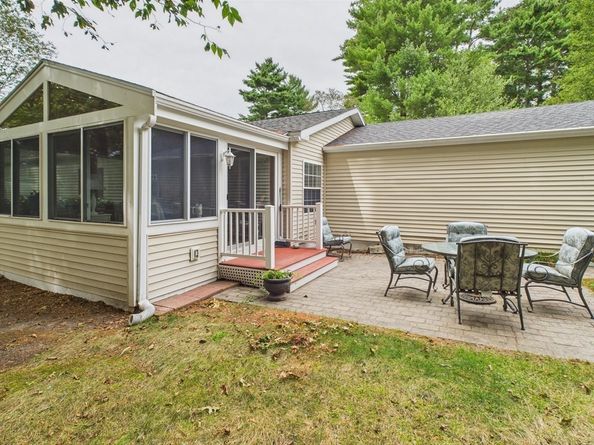 2608 Oak Point Dr, Middleboro MA 02346