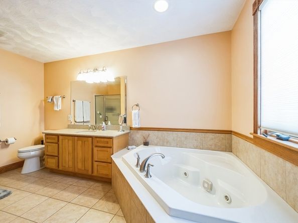 18 Baldwin Rd, Billerica MA 01821