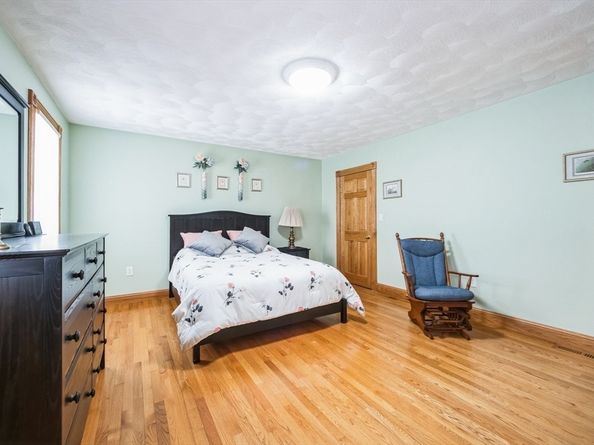 18 Baldwin Rd, Billerica MA 01821