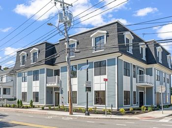 260 Elm St