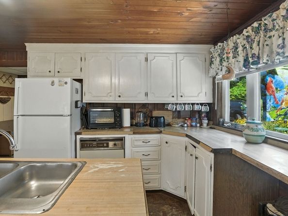 5 Circle St, Templeton MA 01436