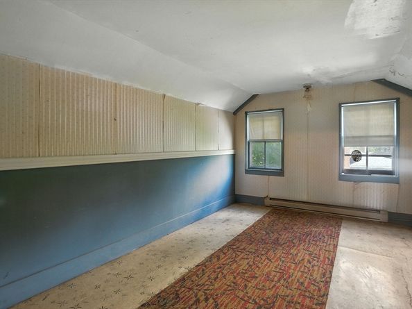 5 Circle St, Templeton MA 01436