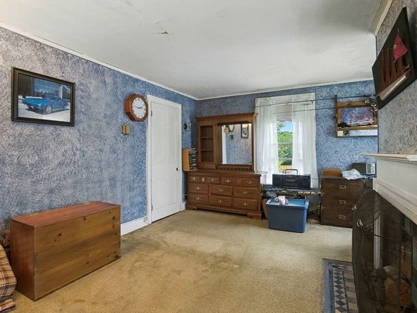5 Circle St, Templeton MA 01436