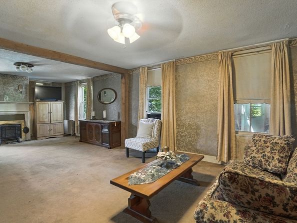 5 Circle St, Templeton MA 01436