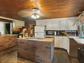 5 Circle St, Templeton MA 01436