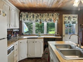 5 Circle St, Templeton MA 01436