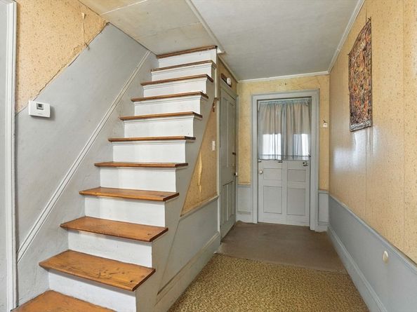 5 Circle St, Templeton MA 01436
