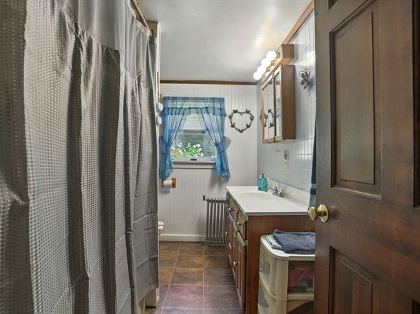 5 Circle St, Templeton MA 01436