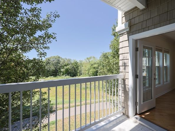 9 Morgan Dr. 109, Natick MA 01760