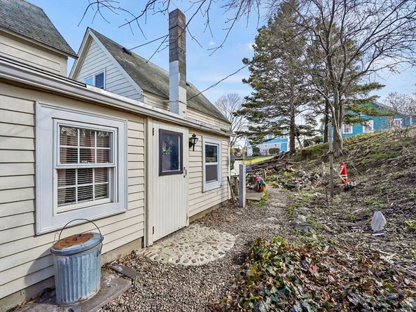 15 Eagle Hill Rd, Ipswich MA 01938