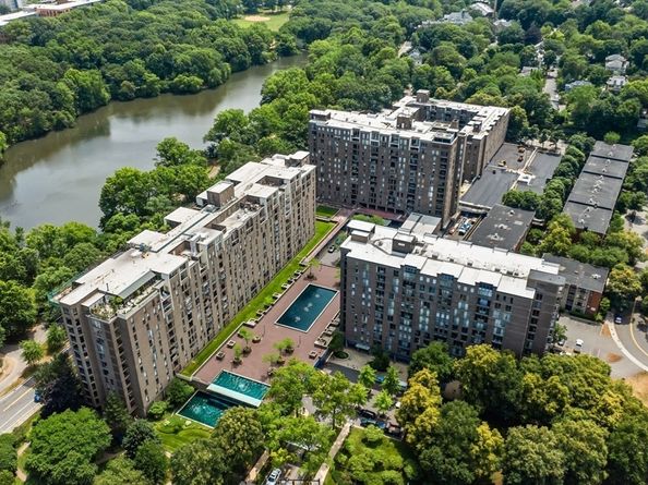 33 Pond Ave 603, Brookline MA 02445