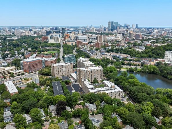 33 Pond Ave 603, Brookline MA 02445