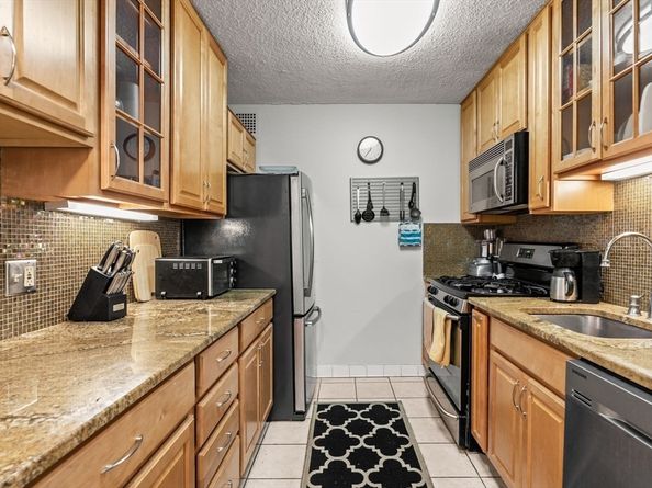 33 Pond Ave 603, Brookline MA 02445