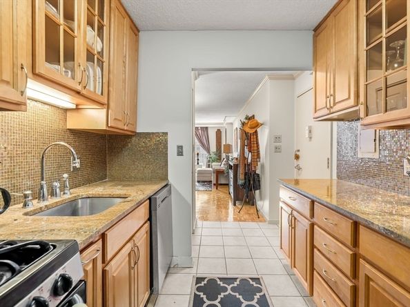 33 Pond Ave 603, Brookline MA 02445