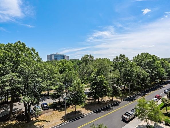 33 Pond Ave 603, Brookline MA 02445