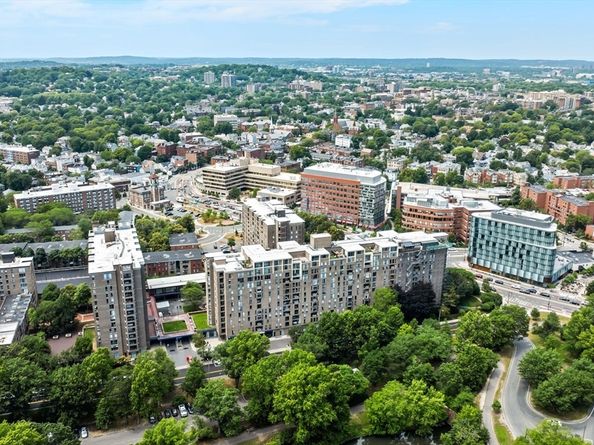 33 Pond Ave 603, Brookline MA 02445