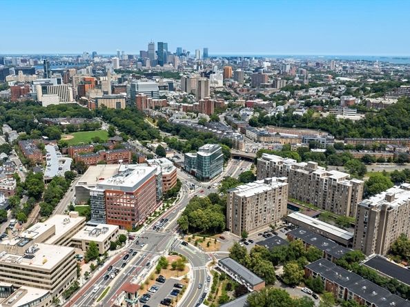 33 Pond Ave 603, Brookline MA 02445