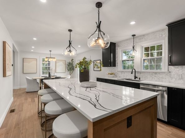 1427 Quincy Shore Dr, Quincy MA 02169