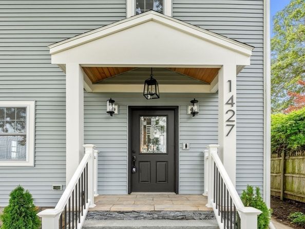 1427 Quincy Shore Dr, Quincy MA 02169