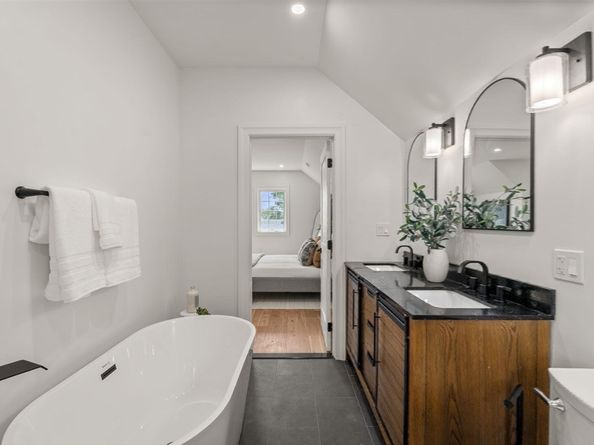 1427 Quincy Shore Dr, Quincy MA 02169