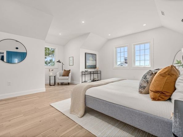 1427 Quincy Shore Dr, Quincy MA 02169