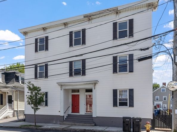 67 Essex St 1, Salem MA 01970