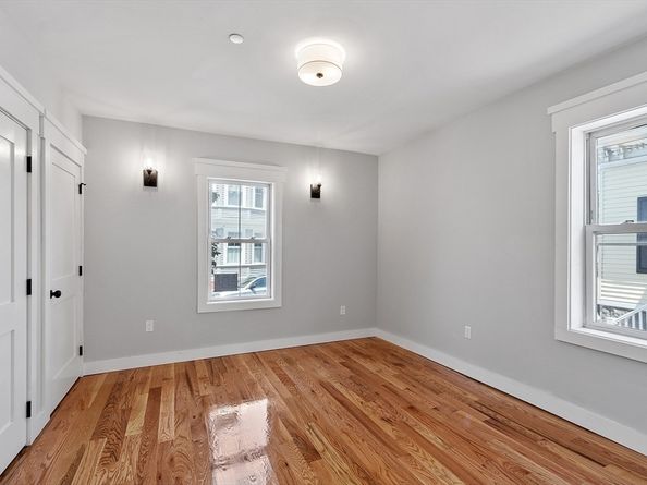 67 Essex St 1, Salem MA 01970