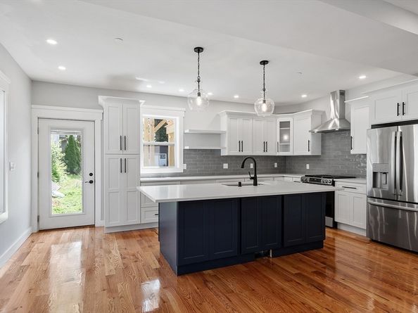67 Essex St 1, Salem MA 01970