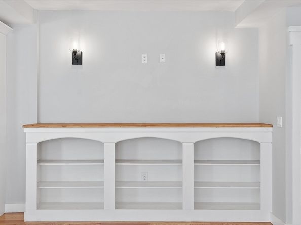 67 Essex St 1, Salem MA 01970