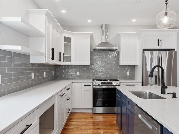 67 Essex St 1, Salem MA 01970