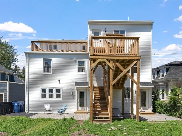 67 Essex St 1, Salem MA 01970