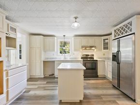28 Holly Dr, Gardner MA 01440