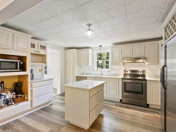 28 Holly Dr, Gardner MA 01440