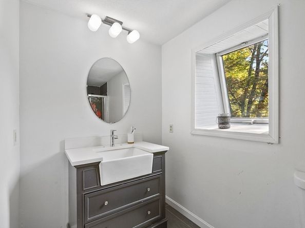 28 Holly Dr, Gardner MA 01440