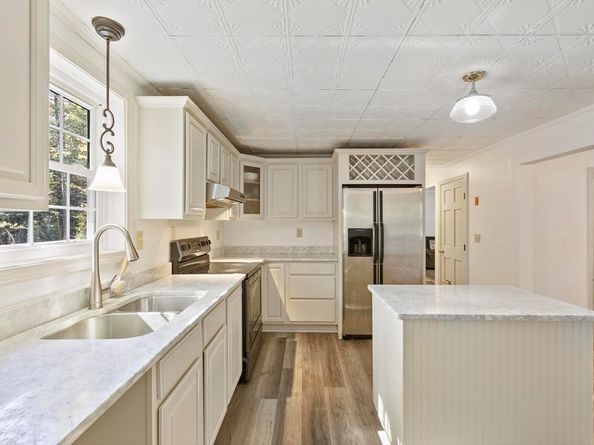 28 Holly Dr, Gardner MA 01440