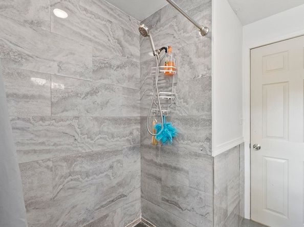 28 Holly Dr, Gardner MA 01440