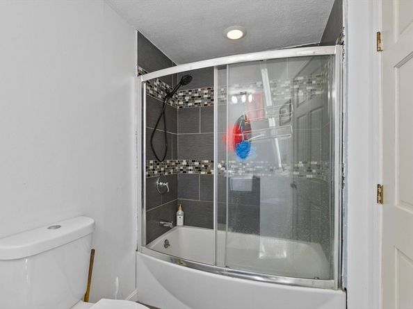 28 Holly Dr, Gardner MA 01440