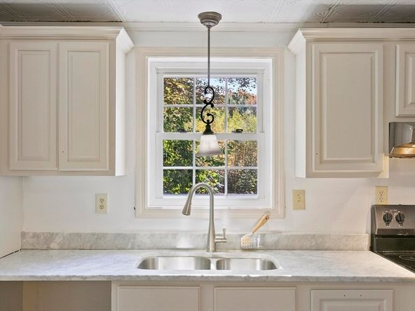 28 Holly Dr, Gardner MA 01440